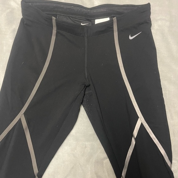 🌸Nike Black Leggings - Picture 2 of 8